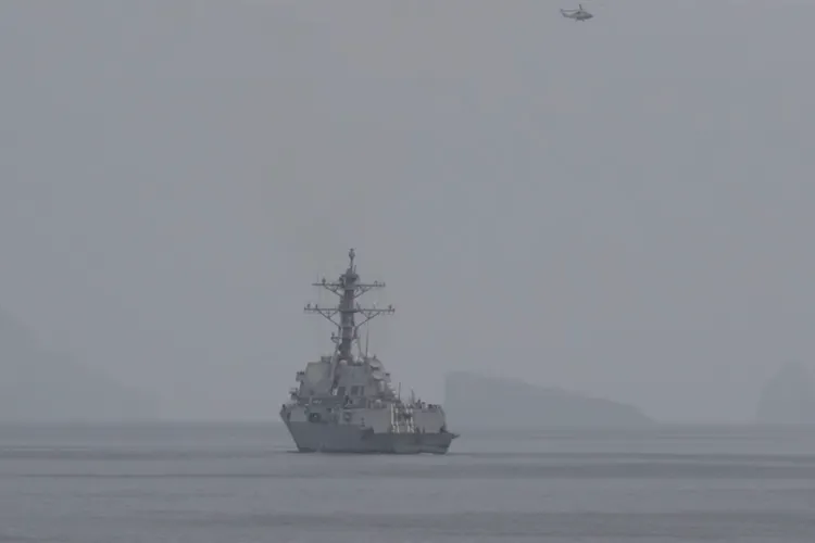 Iran amenință navele SUA în Ormuz (sursa: centcom.mil)