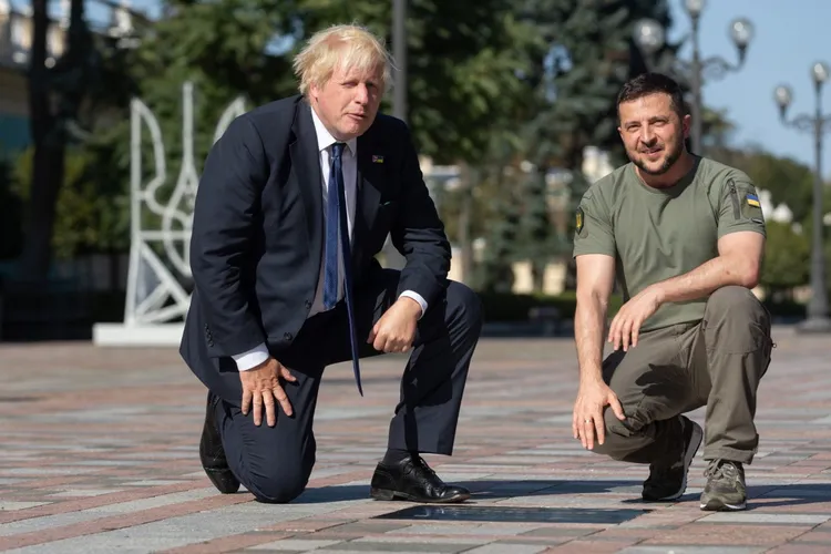 Editorial dur al lui Boris Johnson, în sprijinul Ucrainei: „Ce dracu' așteaptă Vestul?”. Fostul premier spune că nu crede o secundă în amenițarea lui Putin că va folosi arma nucleară