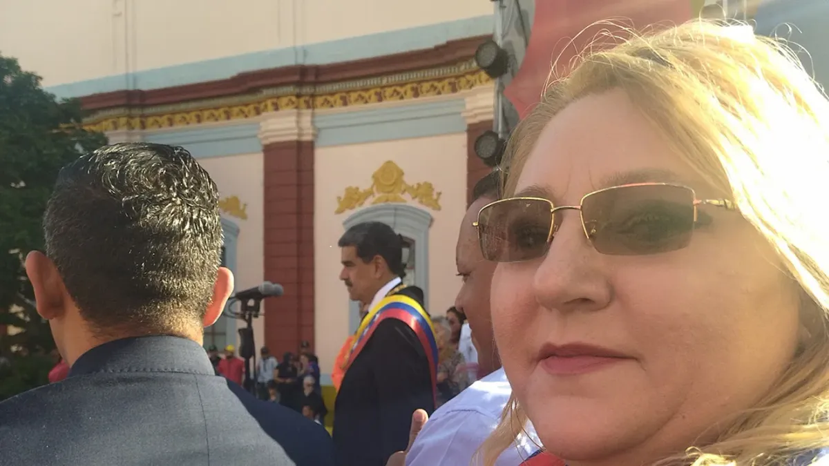 Ce suvernist român participa acum un an la ceremonia de investire a lui Maduro, la Caracas Foto: Facebook Diana Șoșoacă