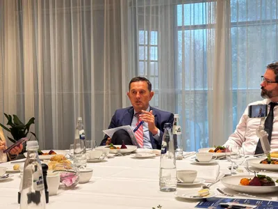 Mîndruță desființează “părerismele“ lui Piperea, acum expert și în convorbiri secrete între avioane Foto: Facebook