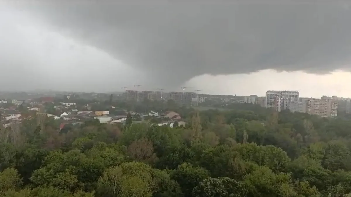 Furtună extremă, anunțată inclusiv în București (sursa: Facebook/Meteoplus)