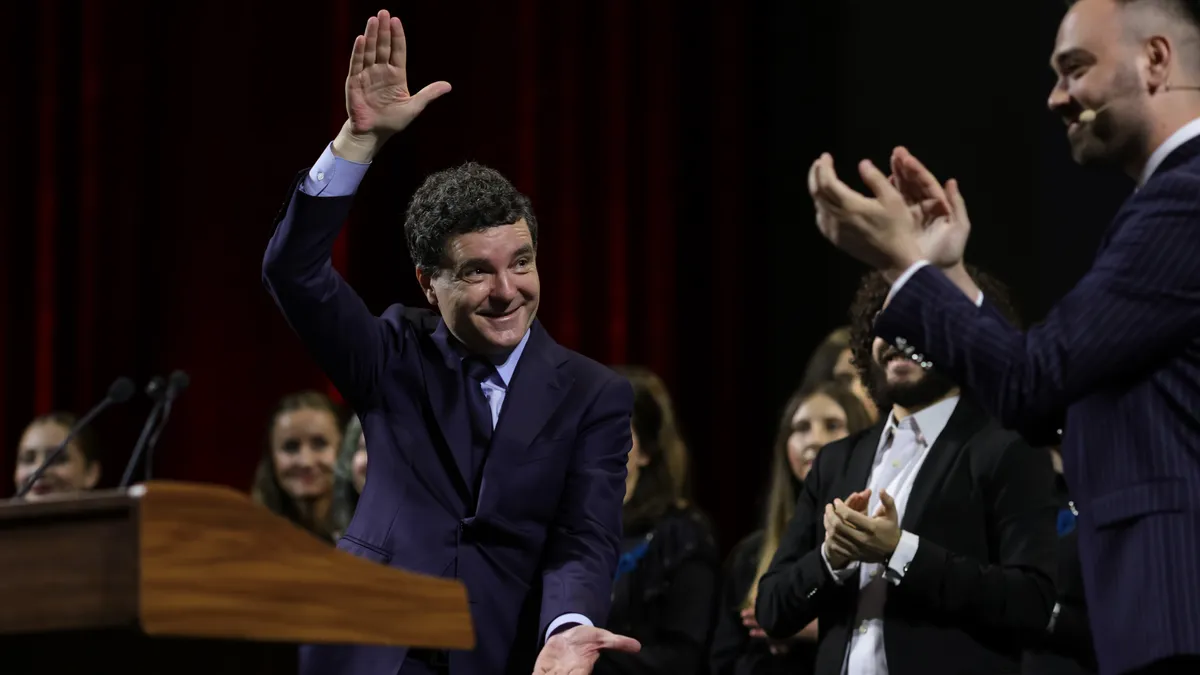 Nicușor Dan, de departe cel mai popular politician în rândul bucureștenilor Foto: Inquam/Sabin Cirstoveanu