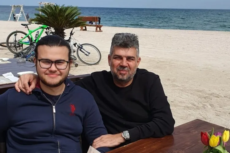 Cum se ascunde Ciolacu în spatele copilului său Foto: Facebook