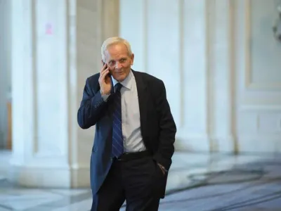 Stolojan le spune celor tineri care era „limita de suportabilitate” în regimul Ceaușescu Foto: Inquam/George Calin