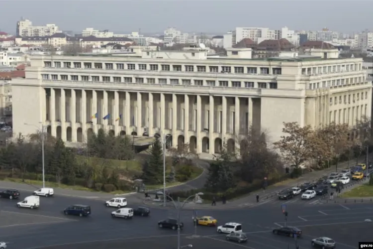De ce vrea Cancelaria primului-ministru să măsoare radiațiile din Palatul Victoria: ca să taie sporul zis „de antenă” Foto: Guvernul României