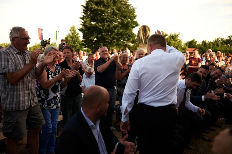 Viaţa premierului slovac, Robert Fico, salvată (sursa: Facebook/Robert Fico)