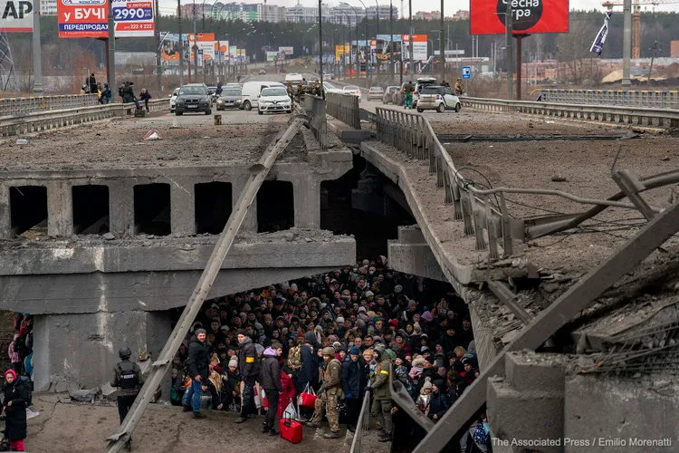 Drama ucrainenilor prinși în războiul Rusiei în Ucraina. Sursă imagine: Twitter @EmilioMorenatti