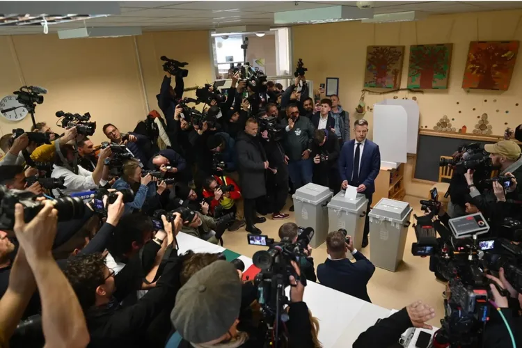 Ungaria votează masiv, prezență de 54,14% (sursa: Facebook/Péter Magyar)