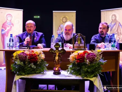 Adrian Papahagi, agresat de un preot supărat că l-a denigrat pe Călin Georgescu Foto: Facebook Adrian Papahagi/Episcopia Hușilor