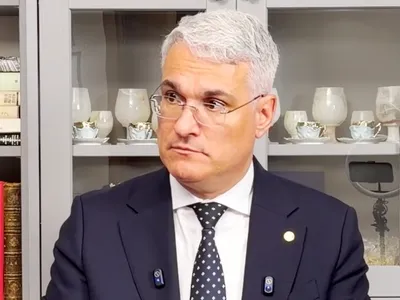 Ministrul Dragoș Pîslaru a venit în Guvern pe un salariu de trei ori mai mic decât avea înainte (sursa: DeFapt.ro)