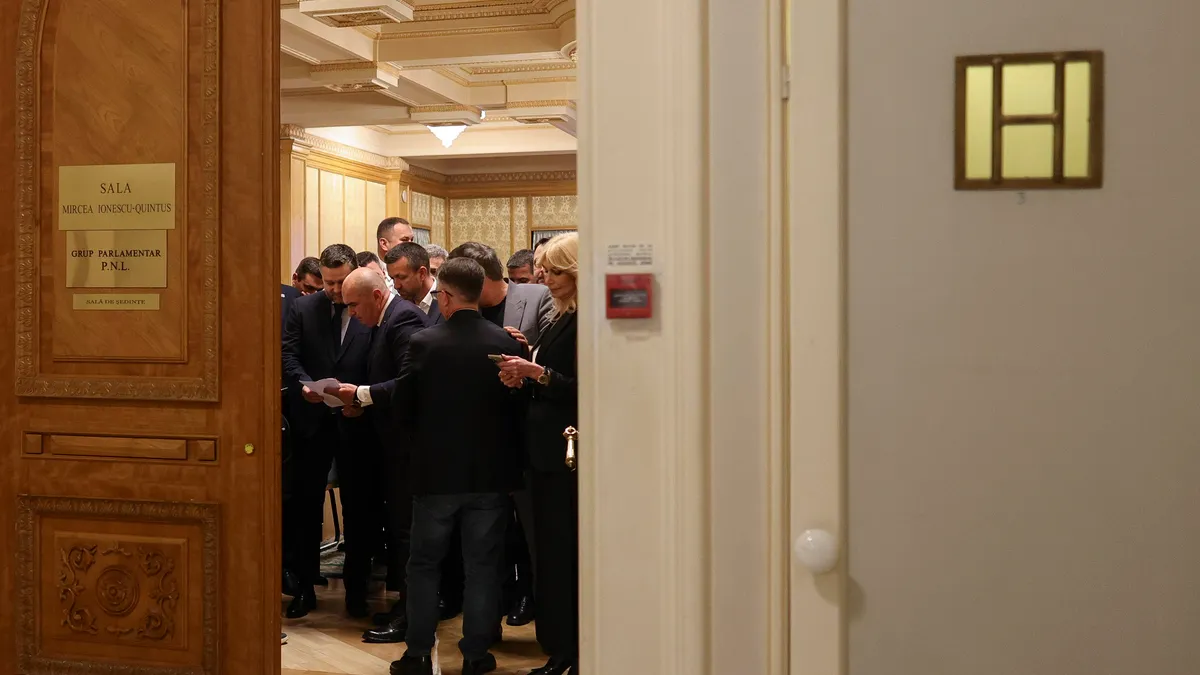 Guvernul Bolojan continuă să reducă, ușor, numărul bugetarilor, deși PSD blochează restructurările Foto: Inquam/Octav Ganea