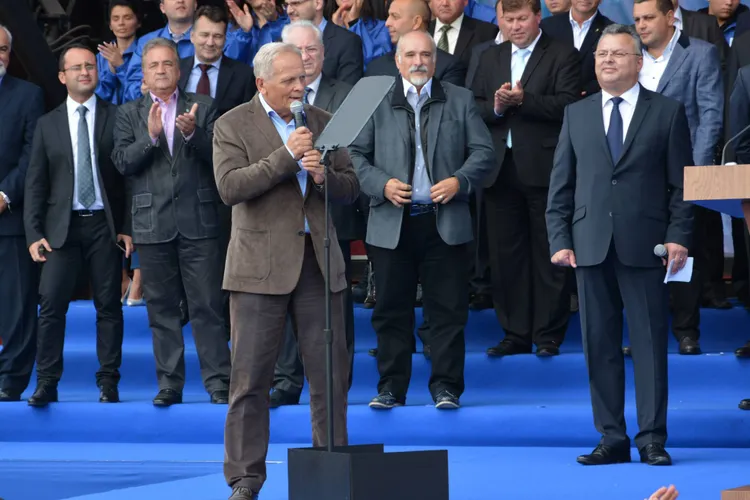 Fostul premier Stolojan, atac la măsurile guvernului: reforma, anhilată de coteria trans-politică Foto: Facebook