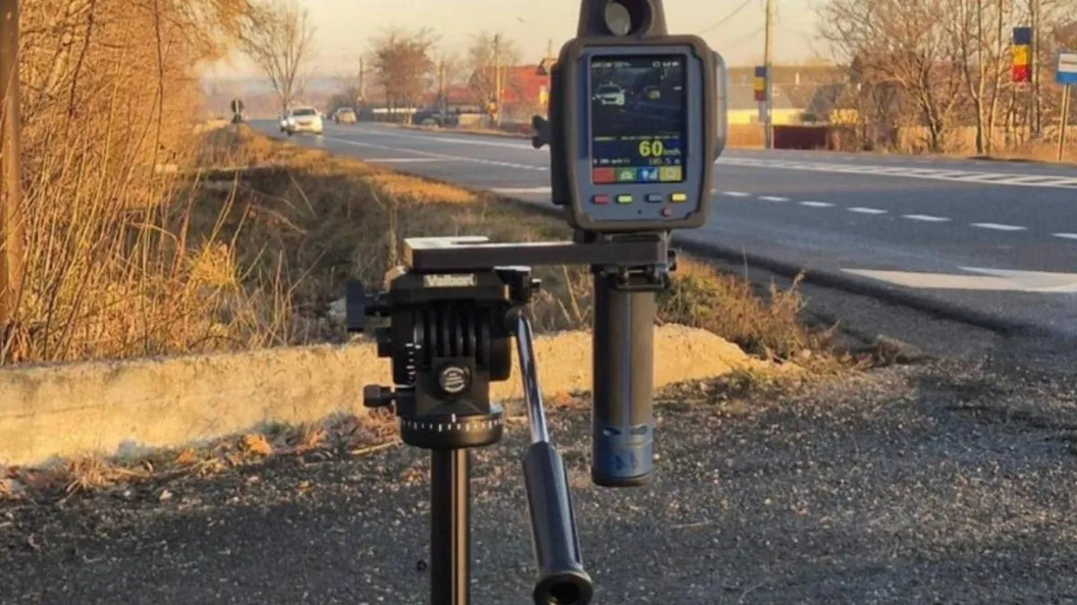 Polițistă prinsă de noile radare "invizibile" (sursa: Facebook/Poliția Română)