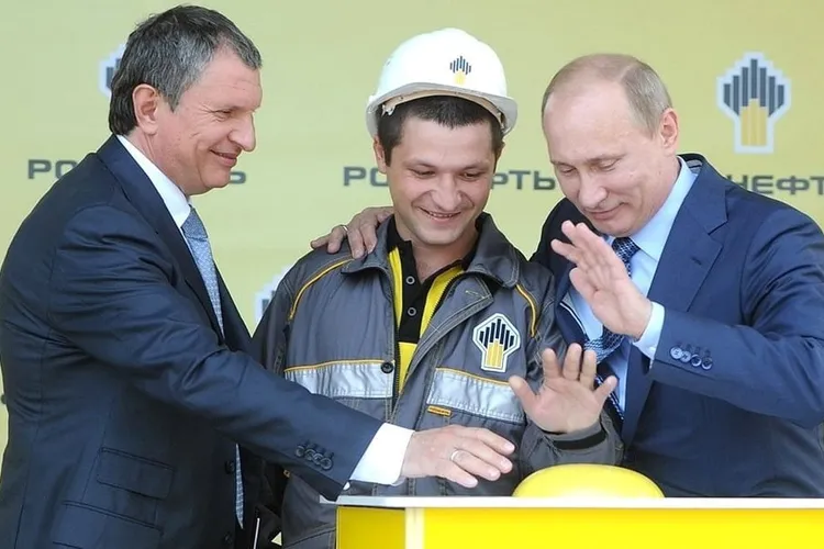 Exporturile rusești de petrol scad vizibil - analiză Bloomberg