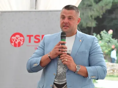 Peste 40 de clienți PSD, cu CV-uri dubioase sau fără CV, numiți prefecți sau subprefecți de guvernul Niculescu. Printre ei, un fost chelner, un pensionar special
