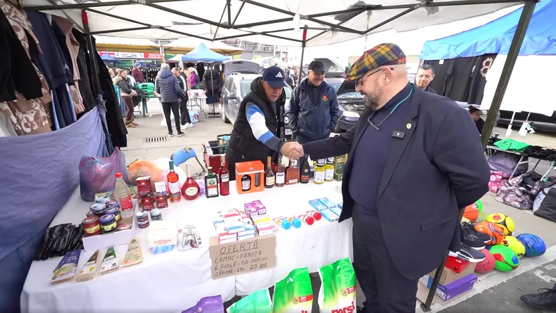 Filmare grotească cu Piedone luând o gustare  Foto: Captură video