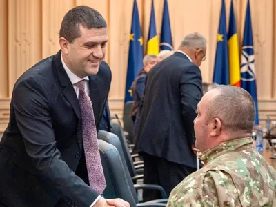 Pensiile și soldele din MApN și MAI nu scad (sursa: Facebook/Radu Miruță)