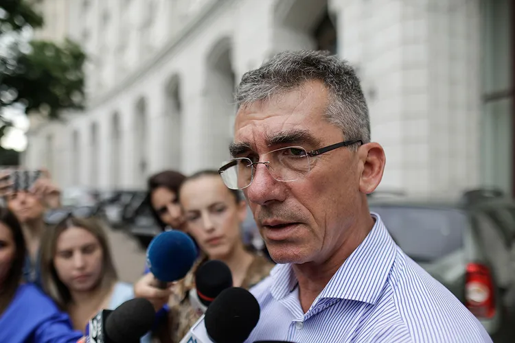 Averea impresionantă a sindicalistului Marica, care apără interesele prea-cinstiților vameși. SedLex, condus de Marica, e în grevă de solidaritate cu Sanitas