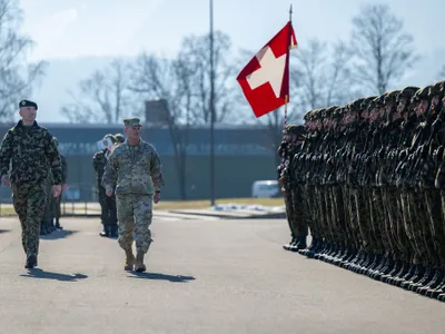 Elveția respinge survolul militar american (sursa: Facebook/Schweizer Armee)