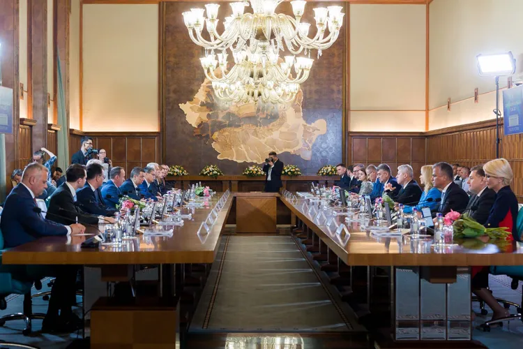 Numărul uriaș al sporurilor de care beficiază angajații Guvernului Foto: Facebook