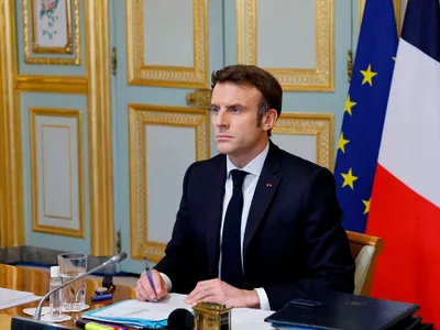 Macron strâns cu ușa de opoziție(sursa: TASS)