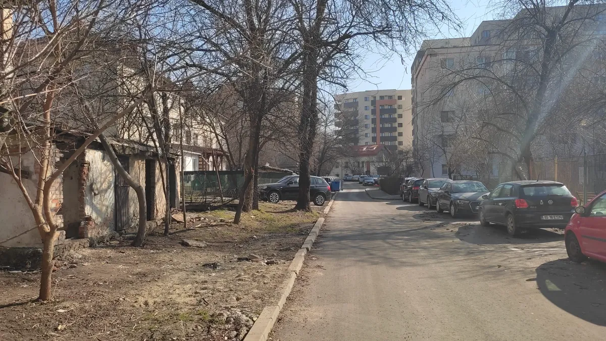 Șoferii care parchează neregulamentar, avertizați de trei ori până să fie amendați (sursa: ziaruldeiasi.ro)