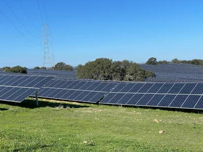 Au început construirea celei mai mari centrale solare plutitoare Foto: Twitter