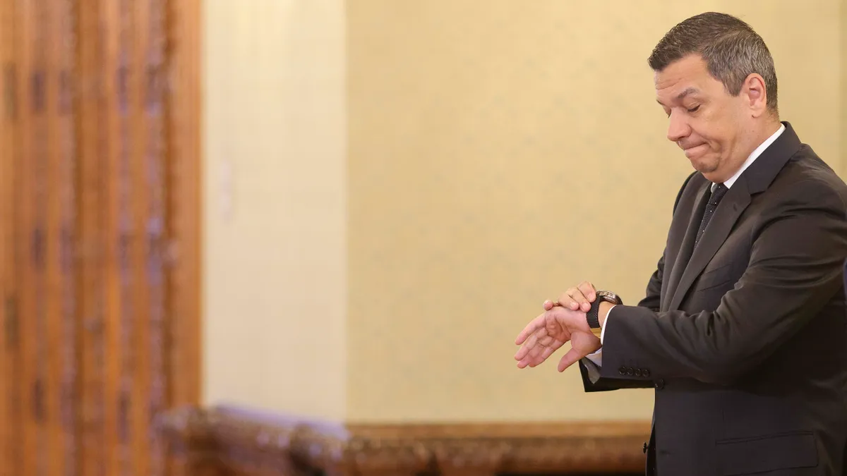 Grindeanu, extrem de nervos și amenințător după ce Fitch a spus că prelungirea crizei politice trimite România în junk