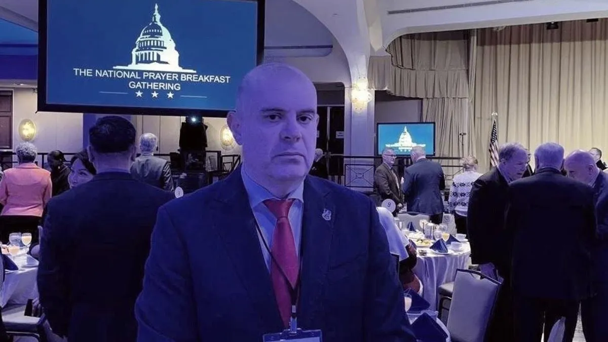 Procurorul şef al Bulgariei, Ivan Geshev, a scăpat nevătămat în urma exploziei unui dispozitiv declanșat la trecerea maşinii sale Foto: Twitter