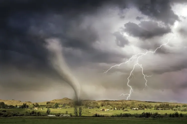 Tornade și furtuni puternice în România (sursa: foto: Pexels/Ralph W. Lambrecht)