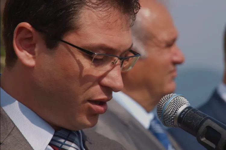 Vasta colecție de diplome a secretarului general adjunct de la Justiție, Ion Claudiu Teodorescu Foto: Gorj Express