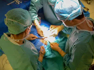 Cel mai norocos pușcăriaș: s-a calificat pentru un transplant de ficat și a ieșit din închisoare