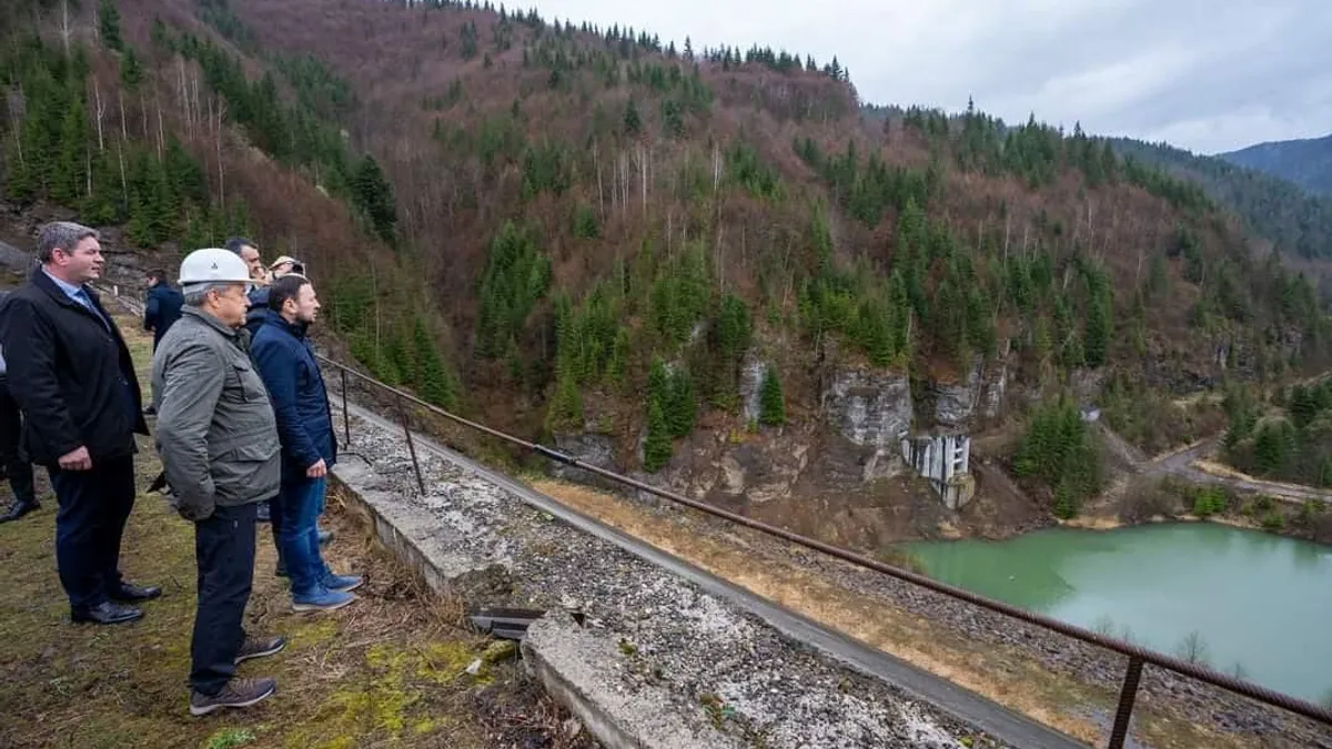 Guvernul dă până în 10.000 de lei pentru schimbarea vechilor sobe, anunț ministrul Mircea Fechet Foto: facebook