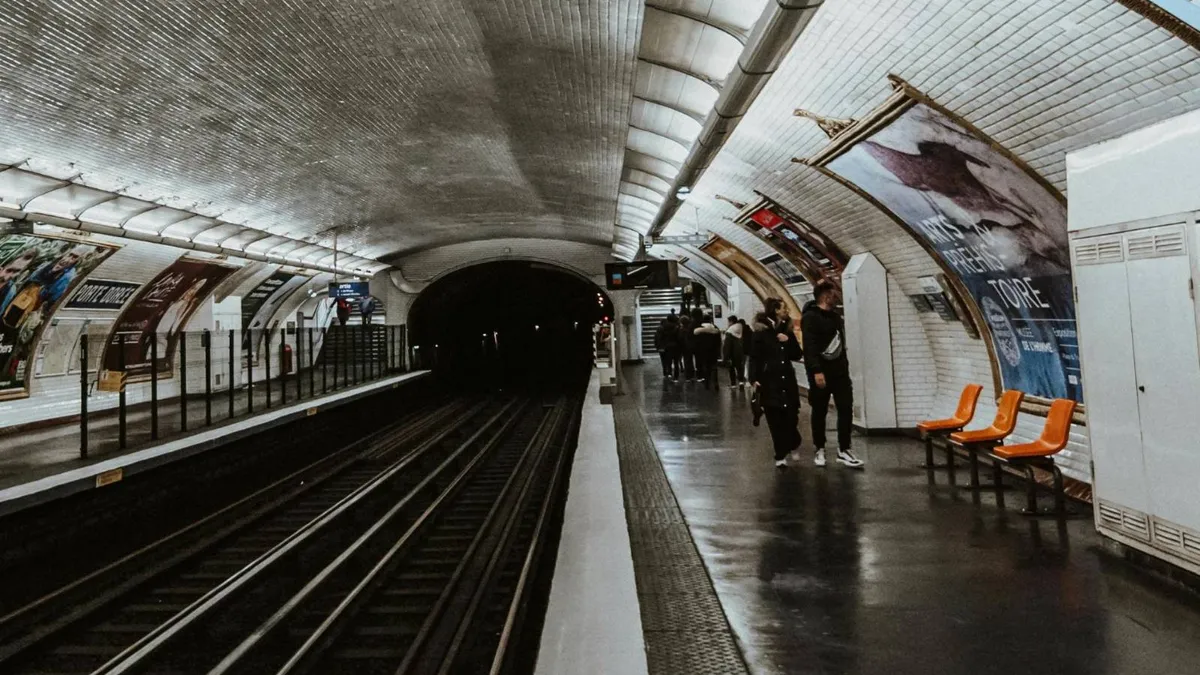 Atacatorul din metroul parizian, ordin de deportare (sursa: Pexels/Masood Aslami)