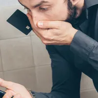 Escrocheriile financiare online abundă pe rețelele sociale. Comisia Europeană promite măsuri dure