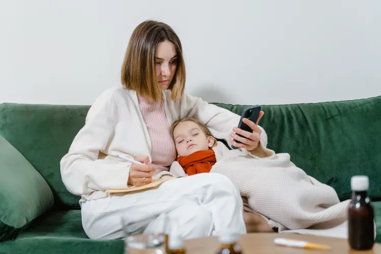 Zilele libere „invizibile” în 2026: drepturile angajaților când apare o urgență în familie sau trebuie să îngrijească o rudă bolnavă