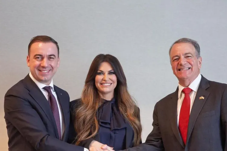 WSJ: Ambasadoarea SUA în Grecia ar susține că Statele Unite au fost implicate în căderea lui Bolojan. Pasajul din WSJ citat de G4Media nu apare în varianta tipărită