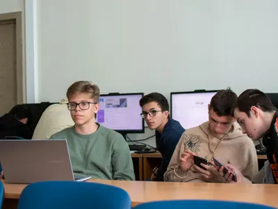 Generația Z, competențe IT limitate (sursa: Pexels/Михаил Крамор)