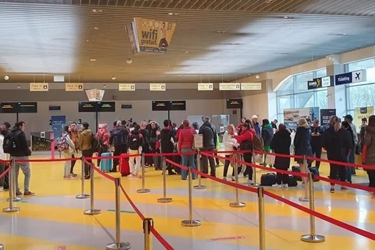 Haosul ceții pe Aeroportul din Iași (sursa: ziaruldeiasi.ro)