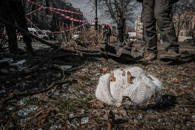 Locuitorii din nordul Kievului spun că încă mai găsesc cadavre la mai bine de o lună de la plecarea trupelor rusești