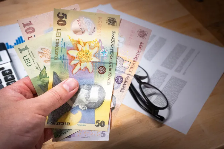 Noua lege a salarizării, pe înțelesul tuturor: ce este „diferența tranzitorie” și cum pot îngheța salariile