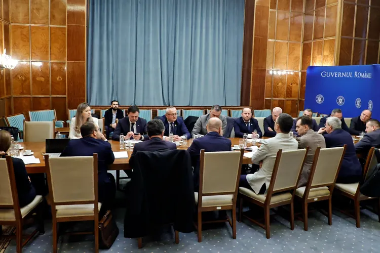 Bolojan explică dezastrul financiar din administrația locală: abia colectează o treime din salarii Foto: Facebook