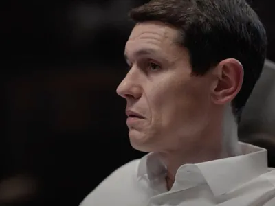 Demnitar român, scenă controversată în „Plaha” (sursa: YouTube/Serialul "PLAHA")