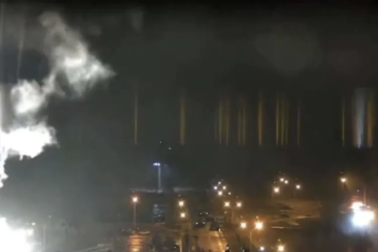 Rușii au preluat controlul asupra centralei nucleare de la Zaporijie, atacată și incendiată joi noapte