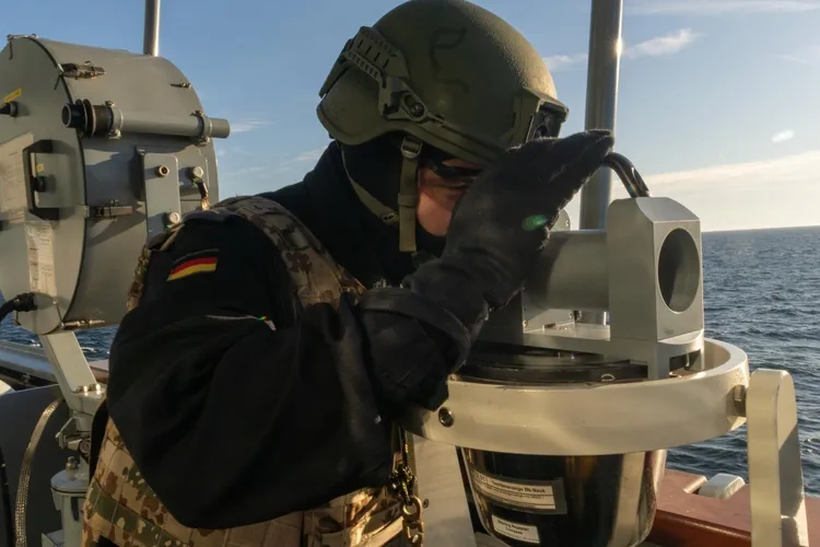 Fregată germană, survolată de avion rusesc (sursa: Facebook/Bundeswehr)