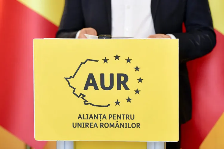 Un membru AUR asumat gay își acuză propriul partid că l-a lăsat fără funcția de consilier local din cauza orientării sale sexuale