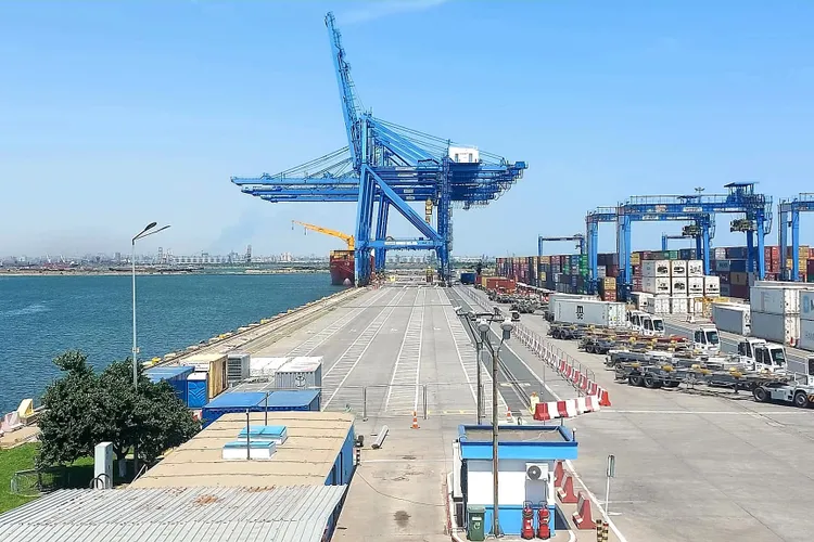 Până și trenurile aveau nevoie de pile ca să ajungă mai repede în Portul Constanța, explică Miruță. Ordin de ministru care schimbă regulile de primire în port