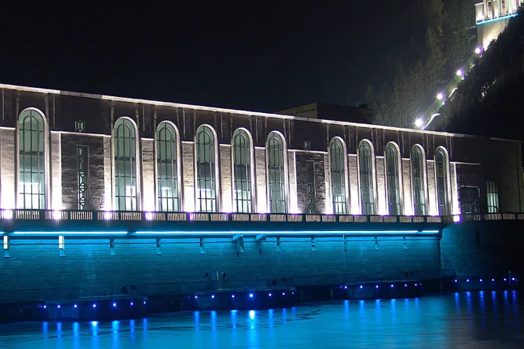 Bonusuri uriașe la Hidroelectrica fiindcă apa „curge de la deal la vale”, dezvăluie Bolojan Foto: Hidroelectrica