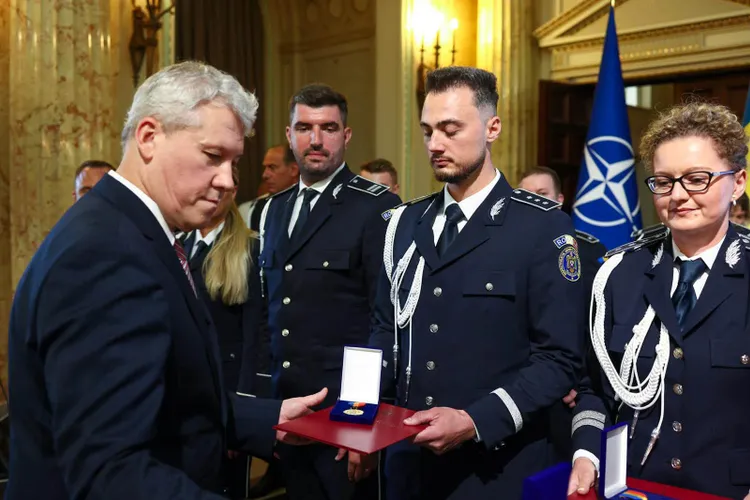 EXCLUSIV Secretele Poliției Române, scoase la vânzare de hackeri: documentele ar conține informații despre polițiști, misiuni și infractori