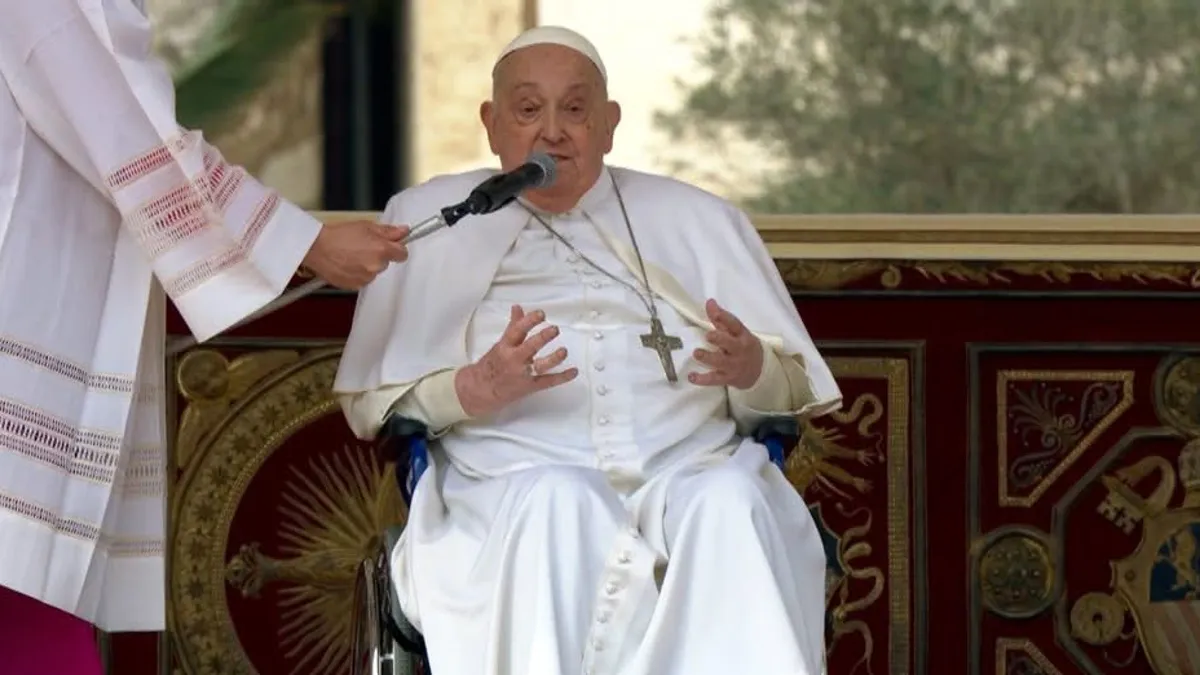 Papa Francisc salută credincioșii, de Florii (sursa: Facebook/Vatican News)